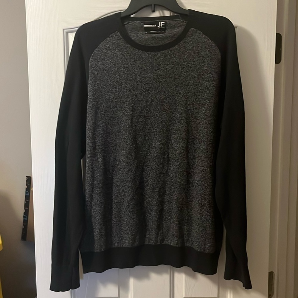 JF J. Ferrar black and gray slim sweater size L